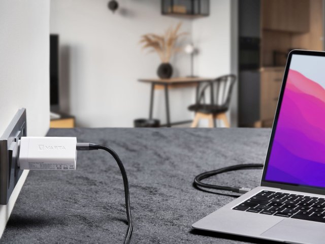 VARTA uvedla na trh univerální rychlonabíječku High Speed Charger s výkonem 65 W