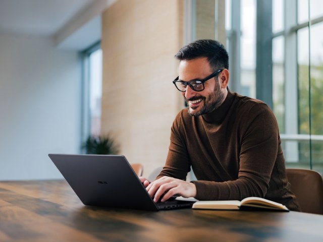 E-mailoví AI asistenti dokáží měsíčně ušetřit tisíce korun