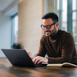 E-mailoví AI asistenti dokáží měsíčně ušetřit tisíce korun