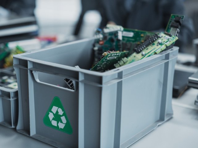 Zmenšování elektroniky komplikuje její recyklaci