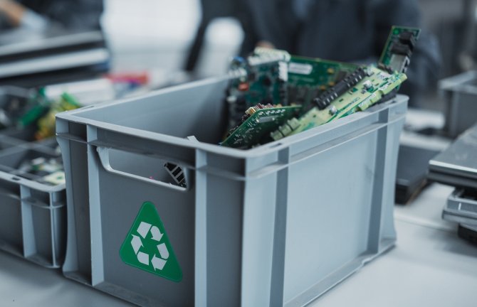 Zmenšování elektroniky komplikuje její recyklaci