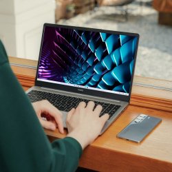 Konec pomalým „plasťákům“: Notebooky Tecno Megabook nabízejí výbavu snů