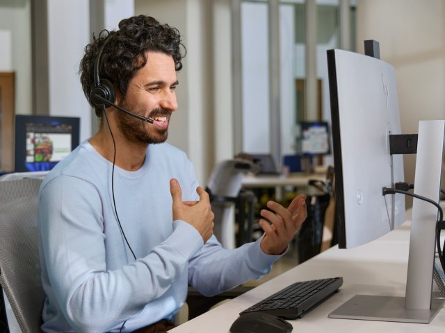 AI zrychluje kybernetické útoky. I levné a rychlé nástroje obcházejí současnou obranu