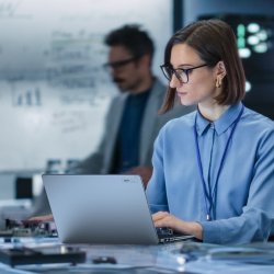 Celosvětový prodej počítačů letos kvůli pamětím klesne o 12 %