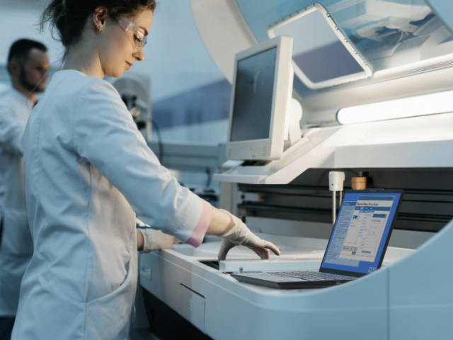 Lenovo představilo nové pracovní stanice a baterii pro notebooky s křemíkovou anodou a hustotou 1 000 Wh/l