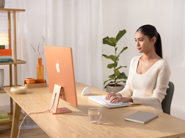 Proč nám práce v kanceláři způsobuje bolest a jak si vylepšit pracovní setup?