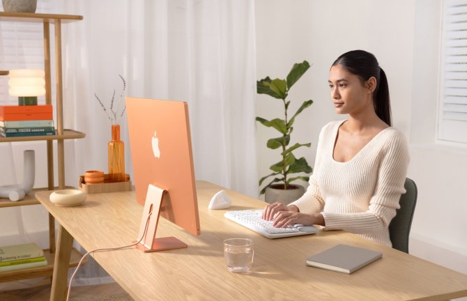 Proč nám práce v kanceláři způsobuje bolest a jak si vylepšit pracovní setup?