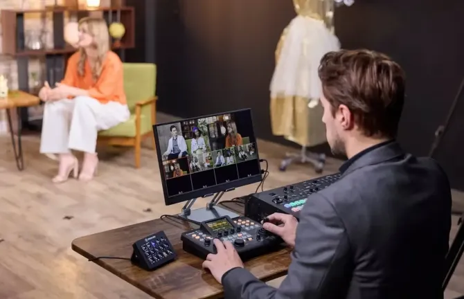 Canon rozšířil ekosystém profesionálního videa o ultra-teleobjektiv s proměnlivou ohniskovou vzdáleností a PTZ ovladač