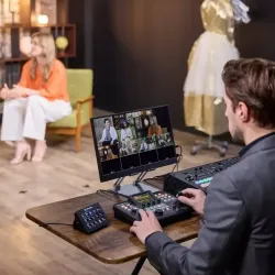 Canon rozšířil ekosystém profesionálního videa o ultra-teleobjektiv s proměnlivou ohniskovou vzdáleností a PTZ ovladač