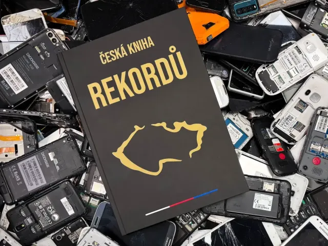 Zápis v České knize rekordů! Odevzdalo se nejvíce starých mobilních telefonů