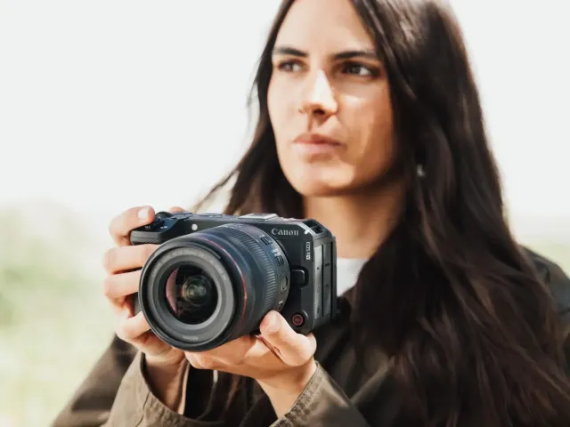 Canon představil novou fototechniku připravenou na snímání z ruky