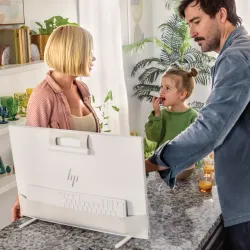 AI se stává běžnou součástí života Čechů, používají ji tři čtvrtiny z nich