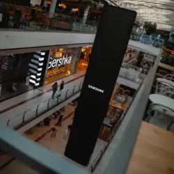 Nejvyšší indoor LED obrazovka v Evropě? Měří 13,5 metru a do OC Nový Smíchov ji dodal Samsung