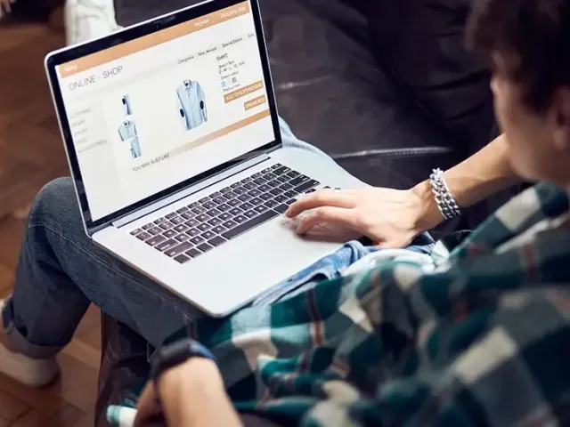 Češi v útratách nebrzdí: Více než polovina nakupuje online častěji než loni
