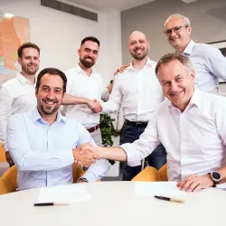 České Radiokomunikace a Multiverse Computing podepsaly strategické memorandum k českému AI Gigafactory