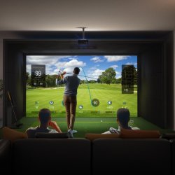 BenQ má laserový projektor s krátkou projekční vzdáleností pro golfové simulátory