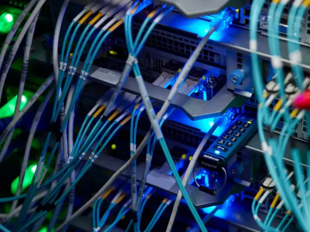 Téměř osm tisíc obětí ransomwaru za rok 2025: „kvantoví“ útočníci sbírají šifrovaná data už dnes