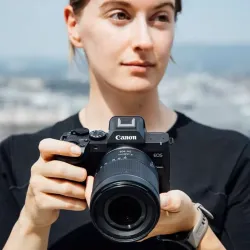 Canon EOS R8 Mark přináší full-frame formát v cestovní velikosti
