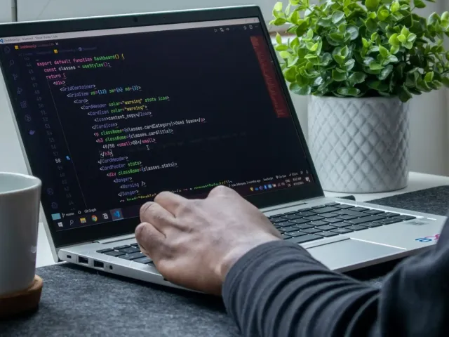 Cisco představilo bezplatný AI model, který rychle odhalí bezpečnostní zranitelnosti ve zdrojovém kódu