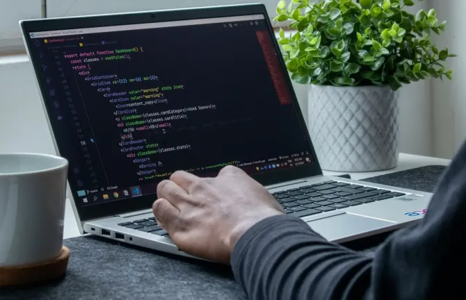 Cisco představilo bezplatný AI model, který rychle odhalí bezpečnostní zranitelnosti ve zdrojovém kódu