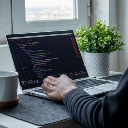 Cisco představilo bezplatný AI model, který rychle odhalí bezpečnostní zranitelnosti ve zdrojovém kódu