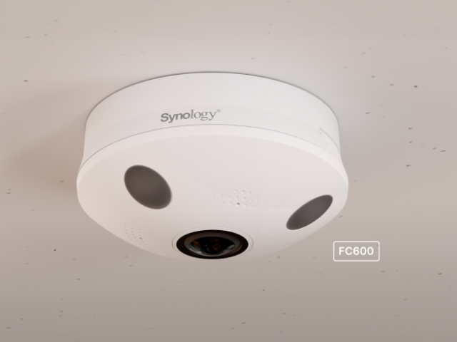 Kamera Synology FC600 přináší panoramatický dohled a integrovanou AI analytikou
