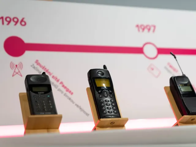 T-Mobile, tehdy Paegas, slaví 30 let od spuštění své mobilní sítě v Česku