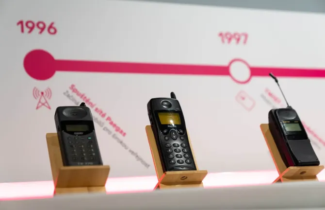T-Mobile, tehdy Paegas, slaví 30 let od spuštění své mobilní sítě v Česku