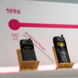 T-Mobile, tehdy Paegas, slaví 30 let od spuštění své mobilní sítě v Česku