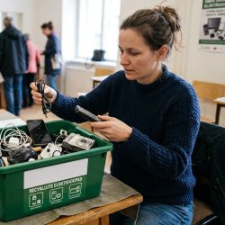 Levná elektronika zaplavuje domácnosti. „Fast tech“ je stále větším problémem