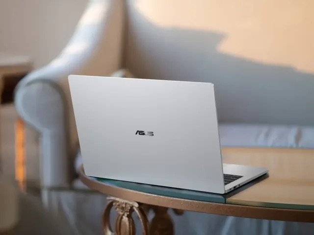 ASUS představil tenký ExpertBook A7 pro náročné uživatele