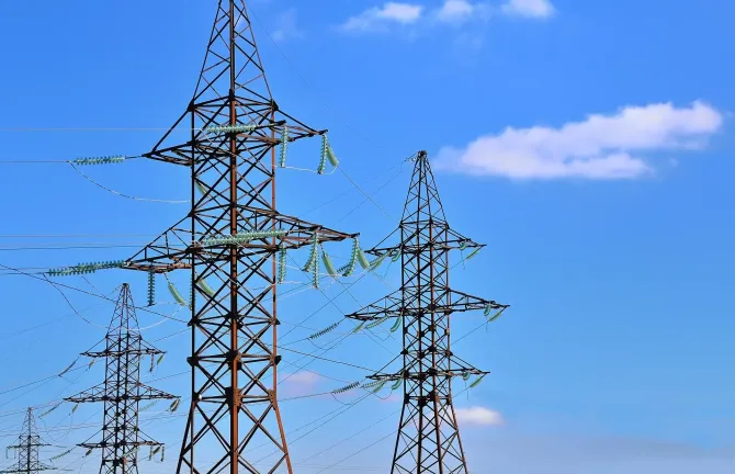 Kybernetické incidenty v ČR v září: Hacktivisté útočili na státní správu, energetiku i dopravu