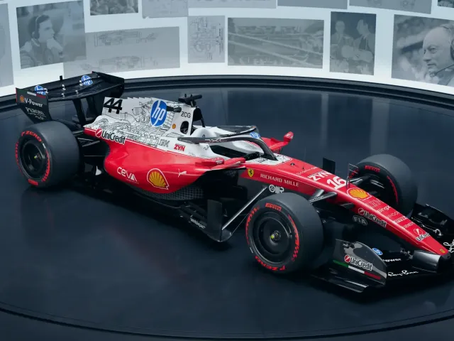 Ferrari vyjede v Austinu se speciálním polepem, který pomohla vytvořit HP