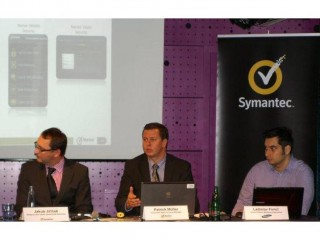 Zleva: Jakub Jiříček a Patrick Müller ze Symantecu a Ladislav Fencl ze Samsungu