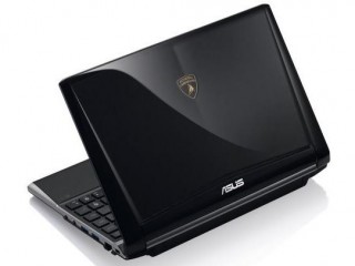 Pro data lze využít 250 GB či 320 GB pevný disk + 500 GB Asus WebStorage.
