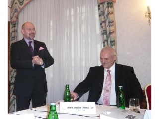 Alexander Winkler (vpravo), generální ředitel Cisco, představil svého nástupce Jiřího Deváta