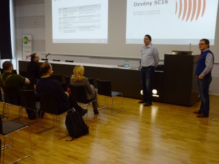 Aleš Komárek (DNS) a Pavel Bastl (ELI Beamlines) zahajují přednášky