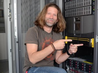 Rafael Noas, technical specialist divize HP ve společnosti Avnet spolu s novým řešením HP 3PAR StoreServ 7200c All Flash 