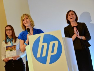 Zprava: Erika Lindauerová, ředitelka PPS divize, Eva Šumová , category and channel operations PPS (obě z HP) a hosteska