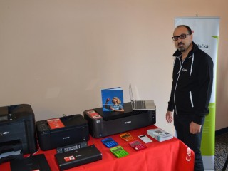 Petr Hnilička spolu s produkty Canon