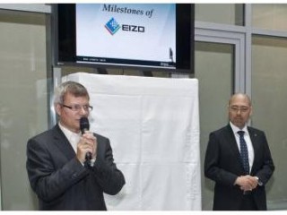 Vlevo Antonín Charvát (obchodní ředitel české organizační složky Eizo) a Minoru Kontani (prezident Eizo Europe)