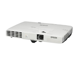 Epson EB-1750 – projektor s technologií 3LCD a barevným světelným výstupem (CLO) 2 600 lumenů