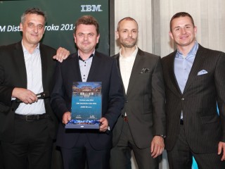 Zľava BP manažér IBM Slovensko Miroslav Marko, Zoltán Kanávor, vedúci divízie IBM v ASBIS SK, generálny riaditeľ IBM Slovensko Martin Murgáč a obchodní riaditeľ IBM Slovensko Peter Laco