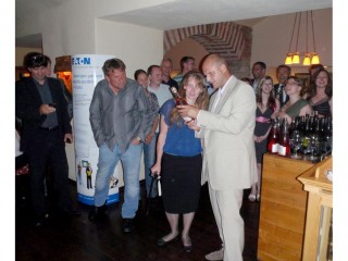 Vpravo nejlepší sommelier ČR 2010 Jakub Král