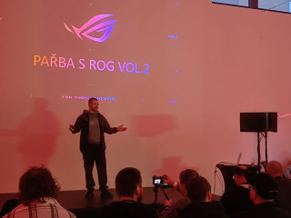Jiří Jelínek, country marketing manager v ASUSU, během své prezentace
