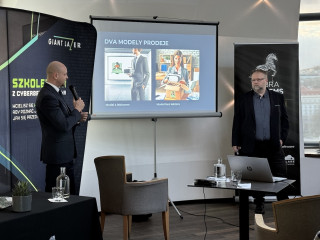 Vlevo Krzysztof Konieczny, CEO společnosti Sun Capital, a vpravo Marek Prorok,  sales manager projektu Company (Un)Hacked v Zebra systems