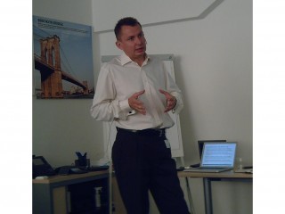 Kamil Ślivski, Channel Account Manager společnosti Cisco, představuje routery Cisco Linksys řady E