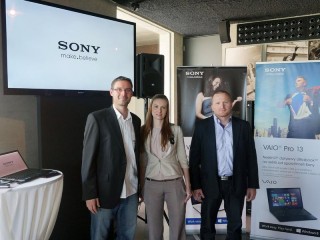 Zleva Tomáš Hrzán (trade marketing manager), Soňa Uhrová (brand communication specialist) a Lukáš Svoboda (business unit manager)