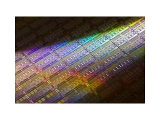 Wafer nového procesoru Intel Xeon řady 5600.