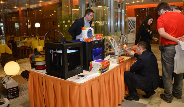 Výstava 3D tisku v předsálí